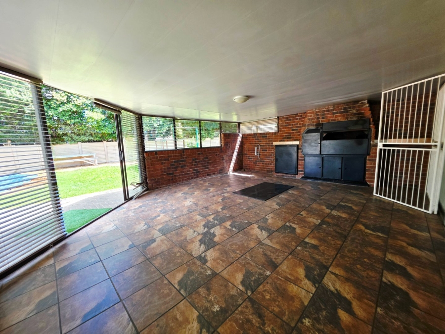 5 Bedroom Property for Sale in Pellissier Free State